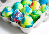 Как окрасить белые яйца в разные цвета